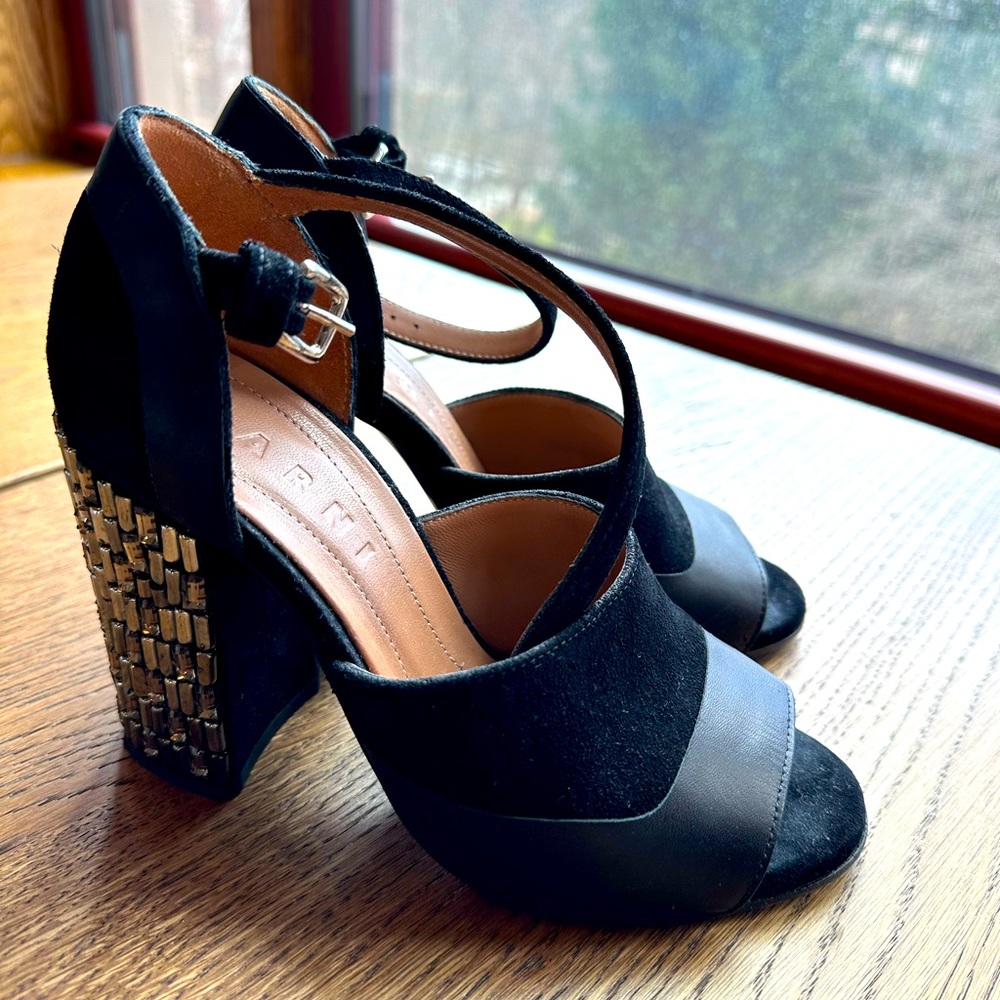 MARNI
Suede Crystal Embellishments Sandals